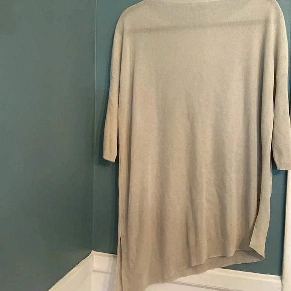 Lafayette 148 light gray asymmetrical hem 3/4 sleeve silk blend top xs/s - Picture 9 of 12